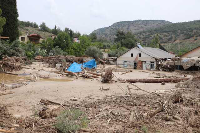 Denizli'de mahalleler sular altında kaldı, tarım alanları zarar gördü! Bölgedekiler '90 yıldır böylesi yaşanmadı' diyor