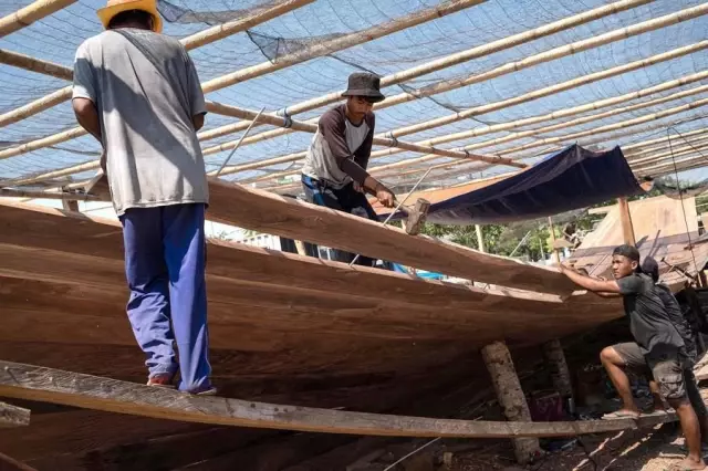 Endonezya'nın Pinisi Teknesi Minyatürleri Dünyanın Dört Bir Yanına İhraç Ediliyor