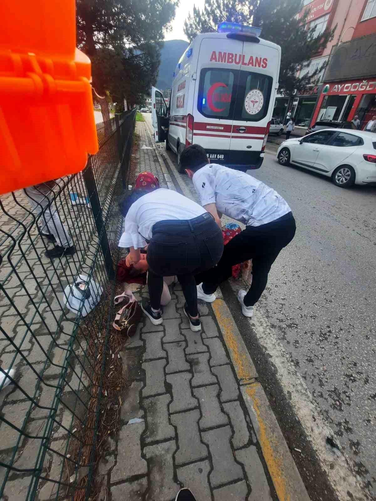 Hafif Ticari Aracın Çarptığı Yaya Yaralandı