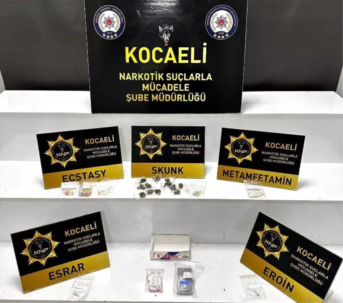 Kocaeli\'de üç ayrı operasyonda sahte içki, gümrük kaçağı sigara ve uyuşturucu ele geçirildi