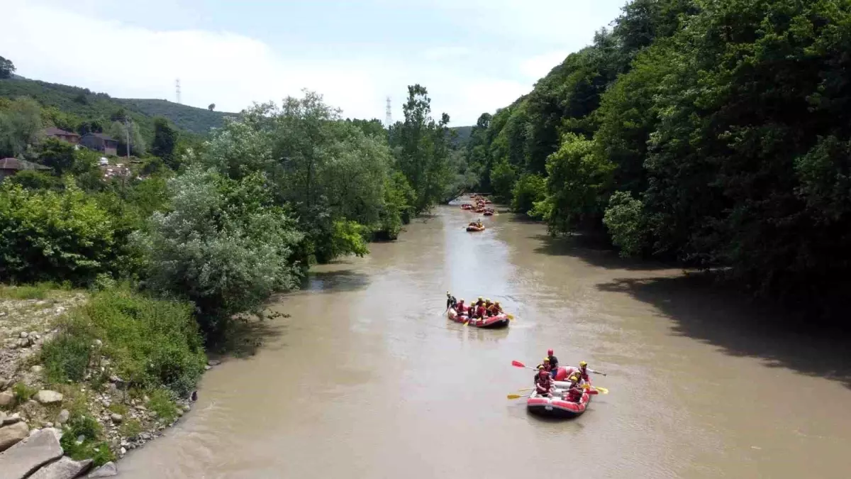 Masa tenisi için geldiler rafting yaptılar