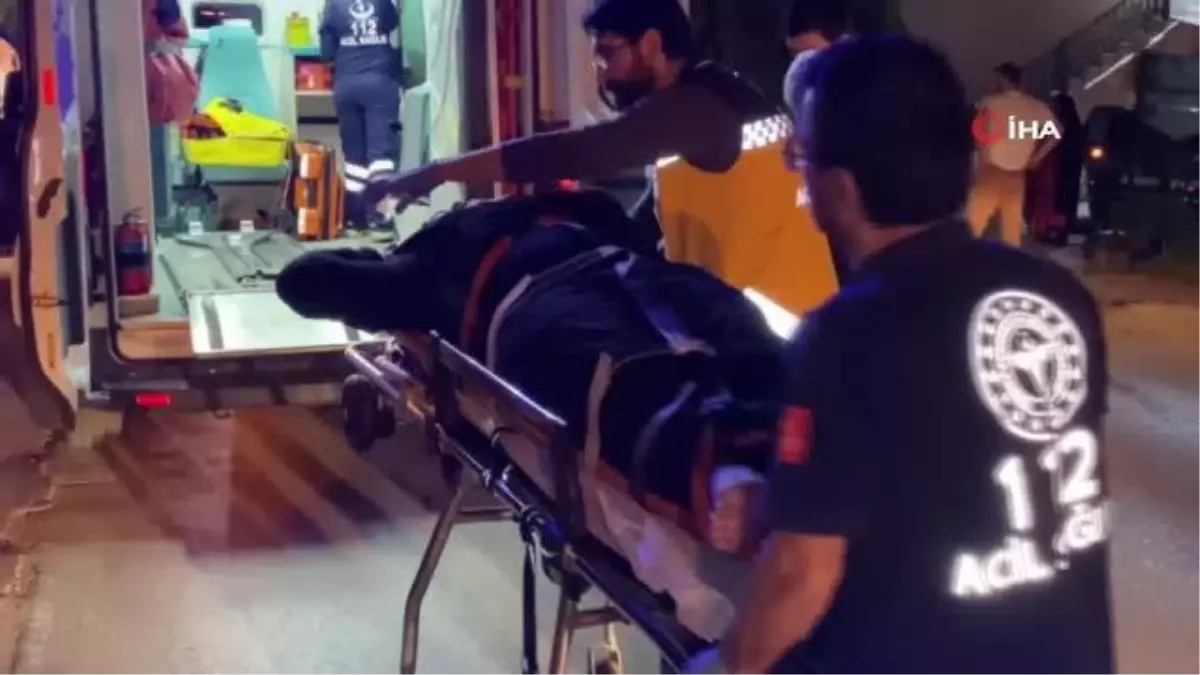 Kocaeli\'de Motosiklet Otomobile Çarptı: 1 Yaralı