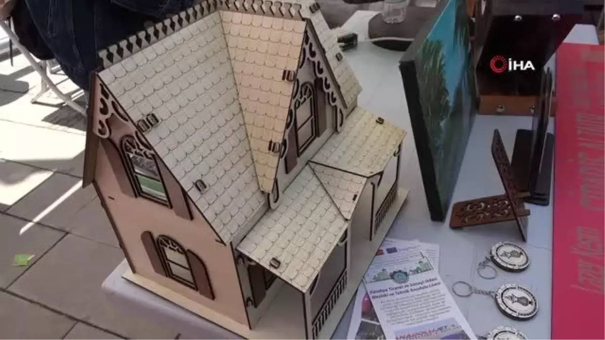 Kütahya İl Milli Eğitim Müdürü Hasan Başyiğit, okulların ürünlerini vatandaşlarla buluşturdu