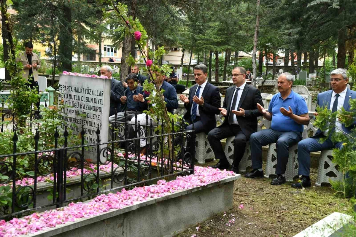 Müftüzade Gülcü İsmail Efendi kabri başında dualarla anıldı