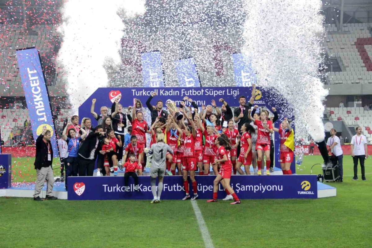 Ankara Büyükşehir Belediyesi Fomget, Turkcell Kadın Futbol Süper Ligi şampiyonu oldu