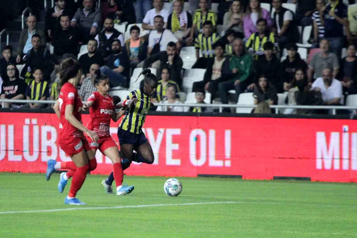 Ankara Büyükşehir Belediyesi Fomget Kadın Futbol Takımı Şampiyon Oldu