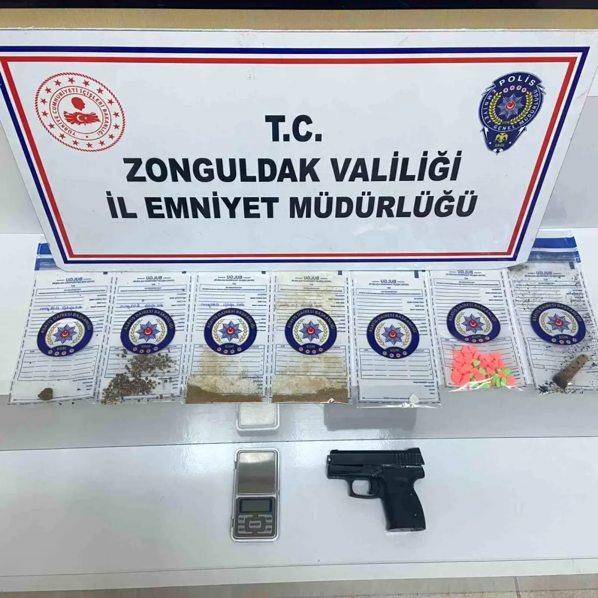 Zonguldak\'ta Uyuşturucu Operasyonu: 8 Şüpheli Yakalandı