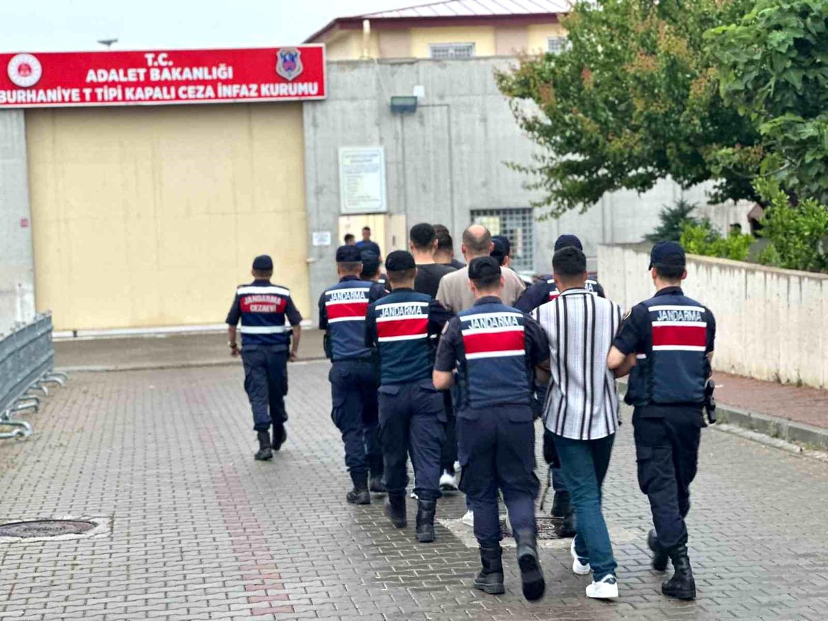 Balıkesir Jandarması, Suç Örgütüne Operasyon Düzenledi: 7 Tutuklama