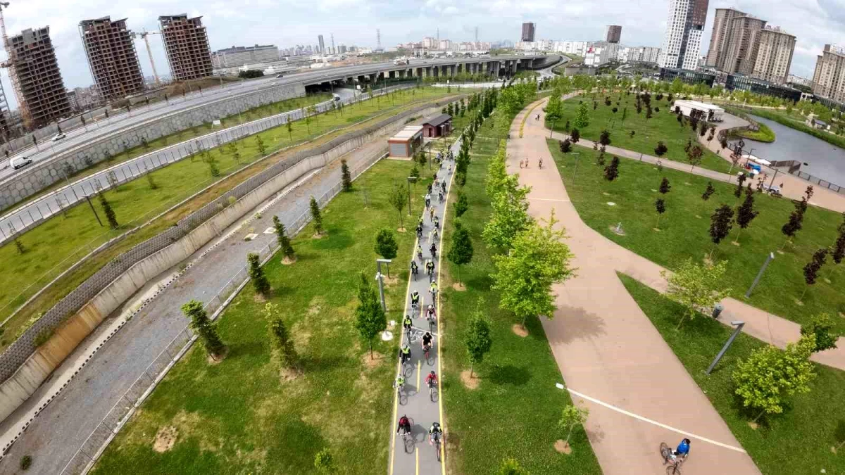 Başakşehir Belediyesi Dünya Bisiklet Günü\'nde bisiklet tutkunlarını bir araya getirdi