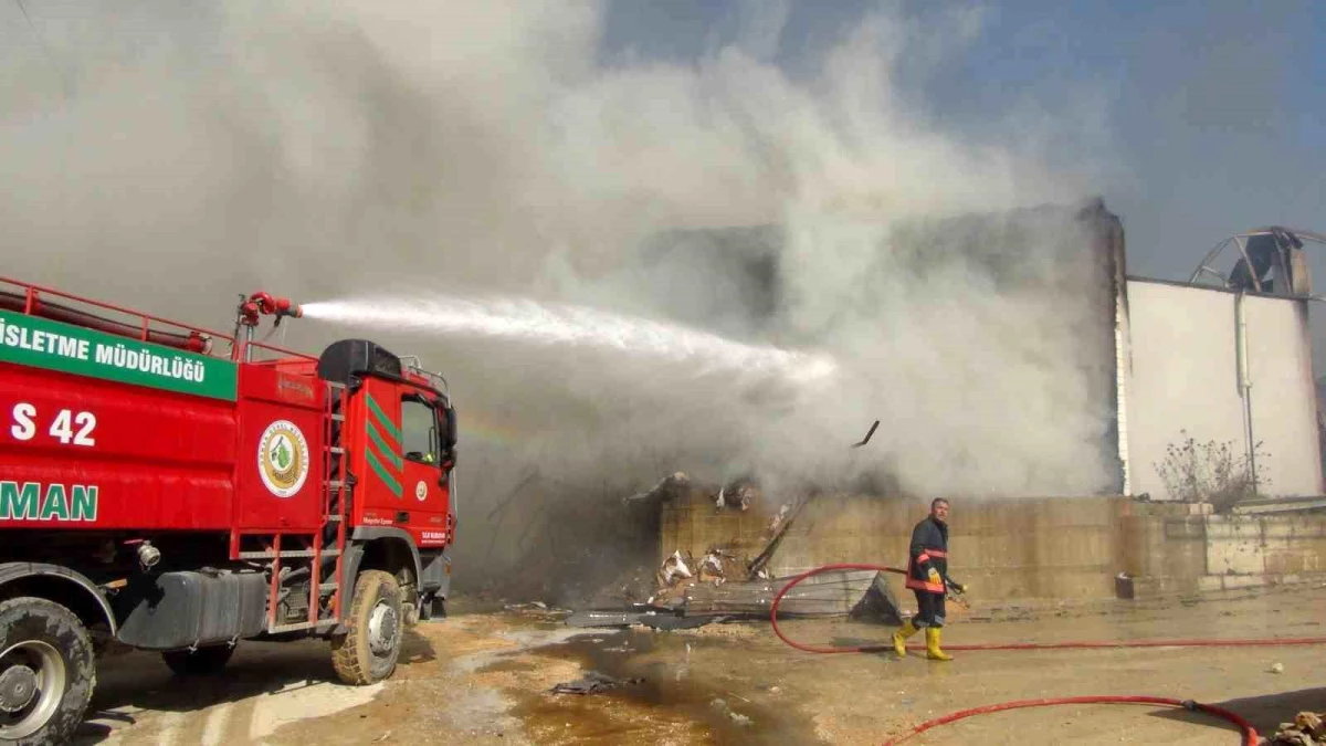 Mersin\'deki Mobilya Fabrikasında Çıkan Yangın Kontrol Altına Alındı