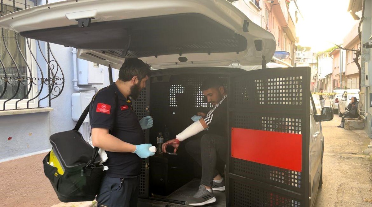 Bursa\'da Cezaevinden Çıkan Kişi Üvey Babasını ve Annesini Bıçakladı