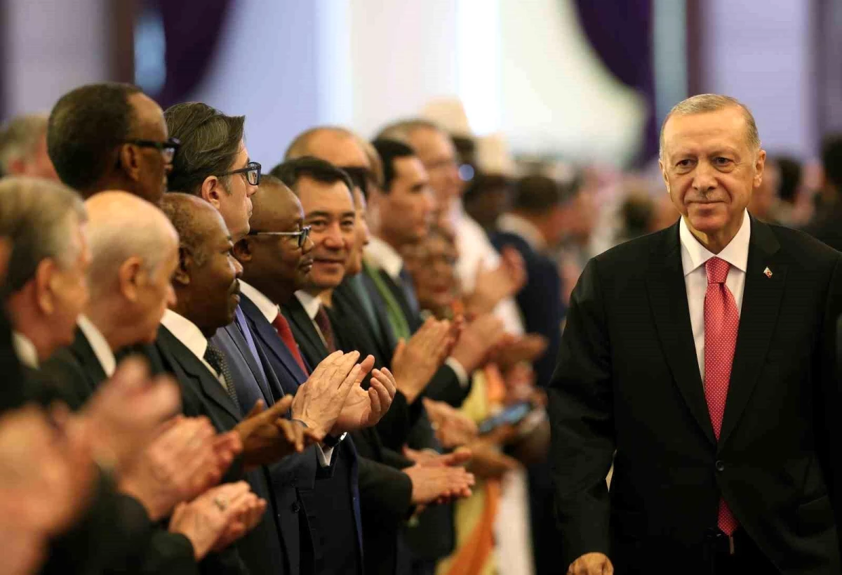 Cumhurbaşkanı Erdoğan: Türkiye\'nin şanını korumak için çalışmaya söz veriyoruz