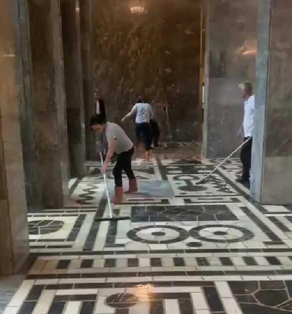 Cumhurbaşkanı Erdoğan'ın yemin töreni öncesinde Meclis'in bir bölümünü su bastı