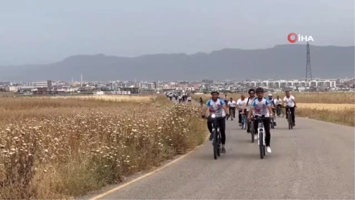 Terörden arındırılan bölgede doktor ve hemşireler bisiklet sürüp halay çekti