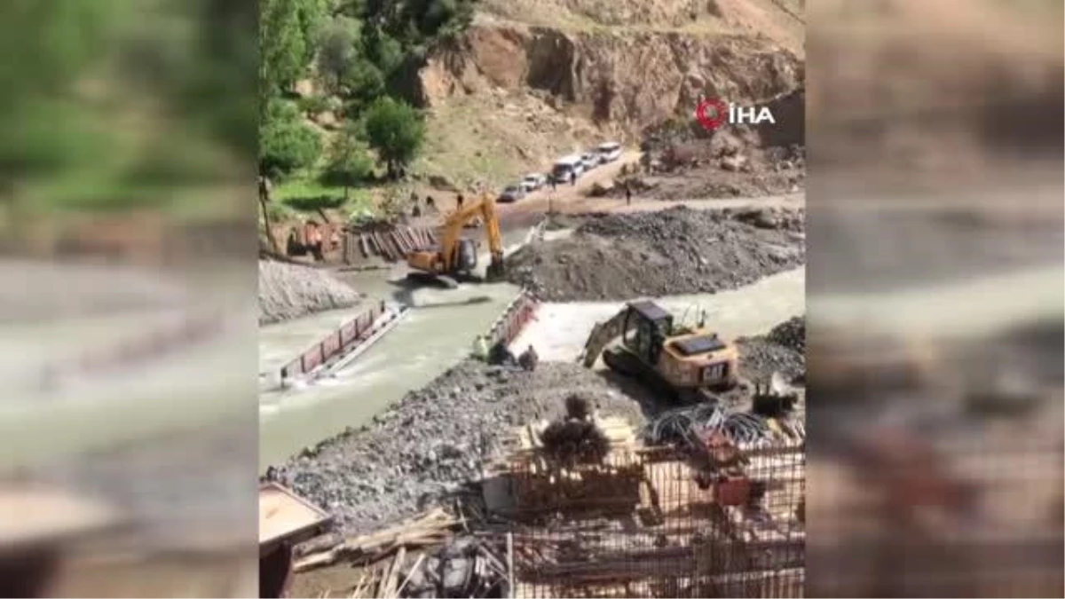 Erzurum\'da Dere Yatağı Taştı, Köprü Sular Altında Kaldı