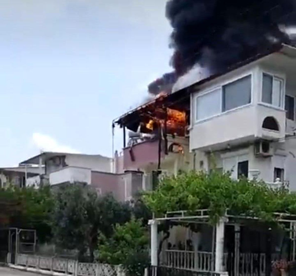 Didim\'deki ev yangını korkuttu