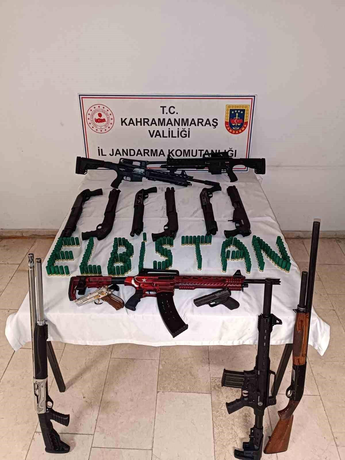 Elbistan\'da düğün merasiminde yapılan aramada çok sayıda silah ele geçirildi