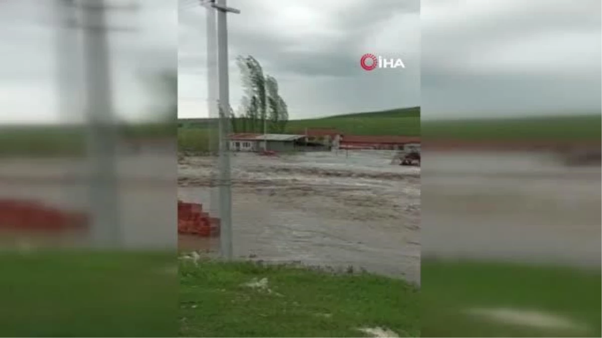 Eskişehir\'de sel evleri yıktı, yolu tahrip etti, tarım arazilerini sular altında bıraktı