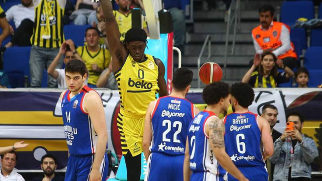 Fenerbahçe Beko, Anadolu Efes'i 42 sayı farkla mağlup etti