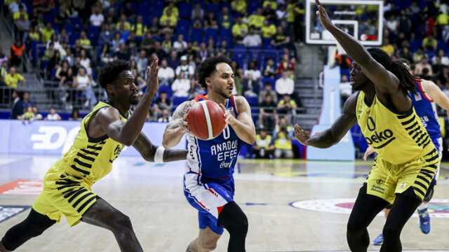 Fenerbahçe Beko, Anadolu Efes'i 42 sayı farkla mağlup etti