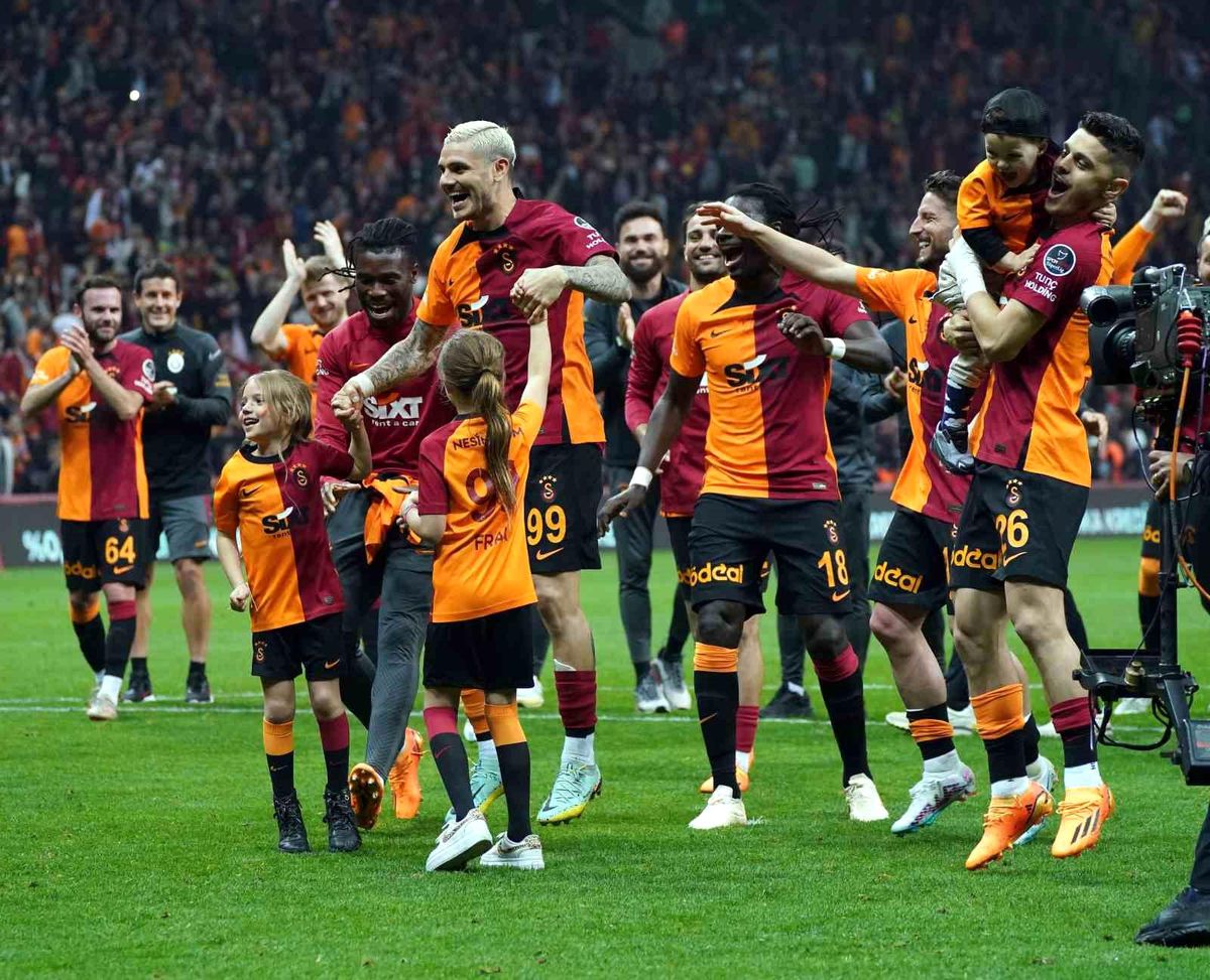 Galatasaray, Fenerbahçe derbisini kazanarak sezonu tamamlamak istiyor