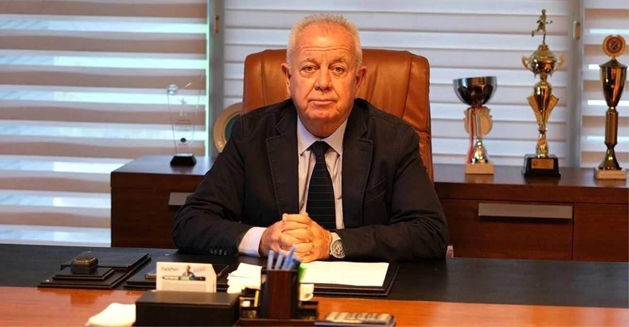 Bursaspor Divan Başkanı Galip Sakder, başkan adaylarının listelerini teslim etmeleri için tarih belirledi