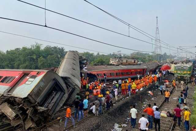 Hindistan'da Tren Kazası: 233 Ölü, 900'den Fazla Yaralı