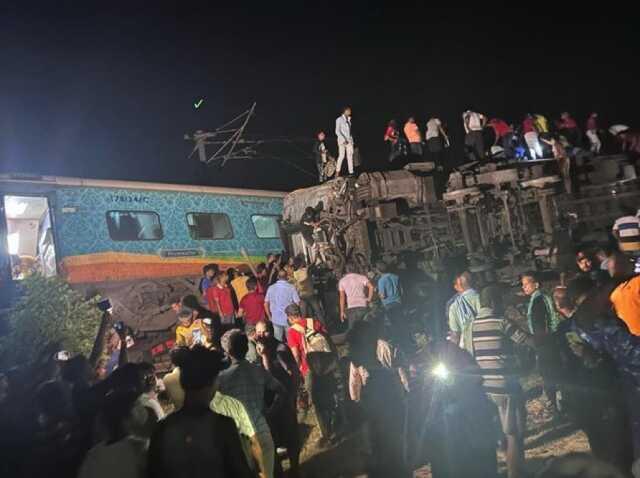 Hindistan'da Tren Kazası: 233 Ölü, 900'den Fazla Yaralı