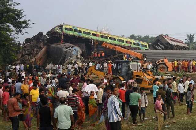 Hindistan'da Tren Kazası: 233 Ölü, 900'den Fazla Yaralı