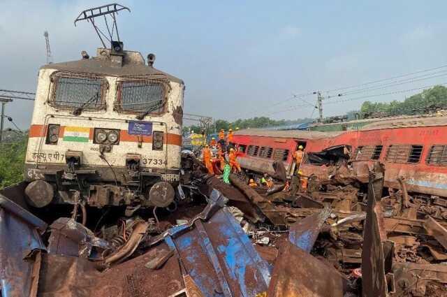 Hindistan'da Tren Kazası: 233 Ölü, 900'den Fazla Yaralı