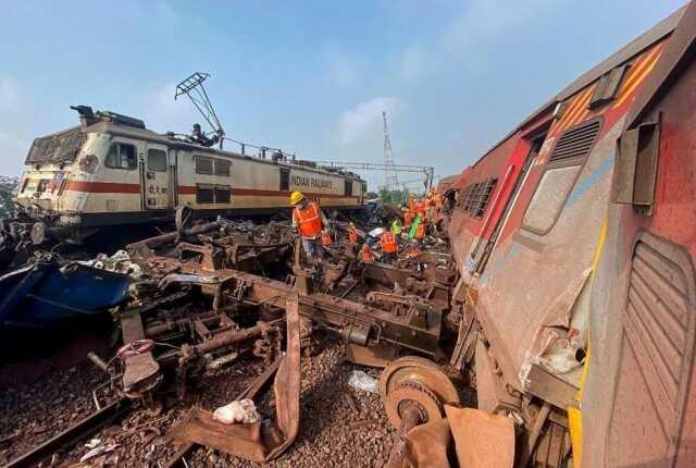 Hindistan'da Tren Kazası: 233 Ölü, 900'den Fazla Yaralı