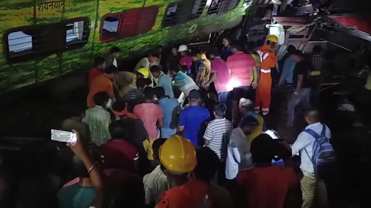 Hindistan\'da Tren Kazası: 280\'den Fazla Ölü