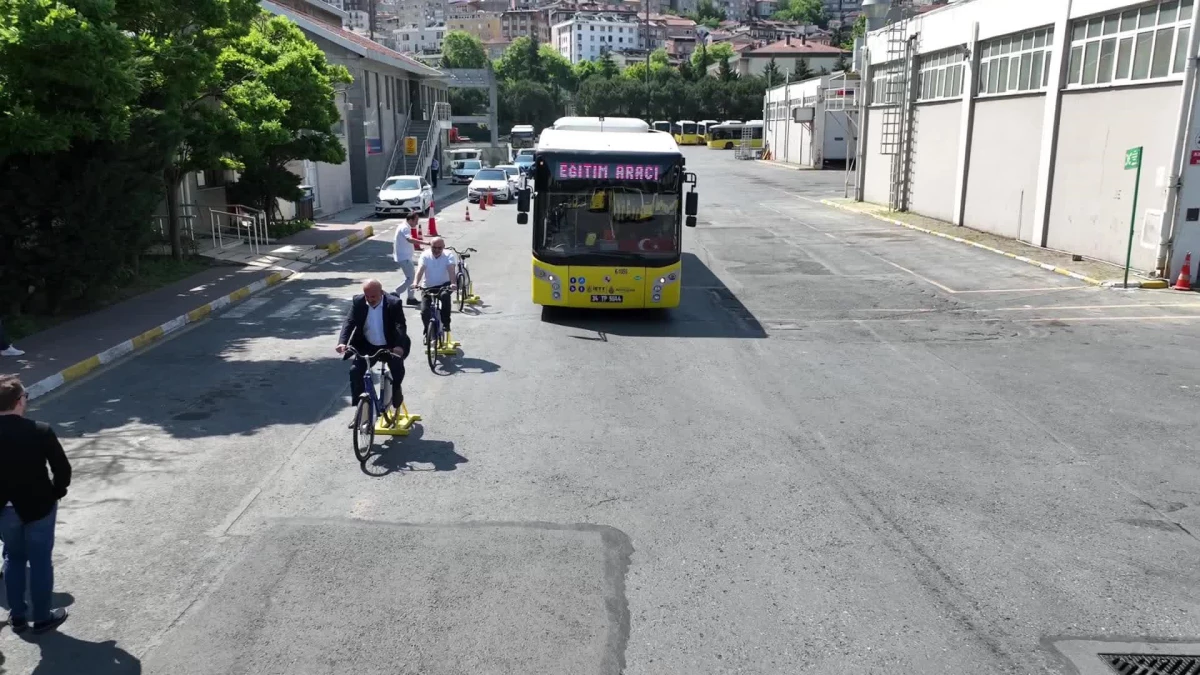 İETT, Otobüs Şoförlerine Bisiklet Farkındalığı Eğitimi Veriyor