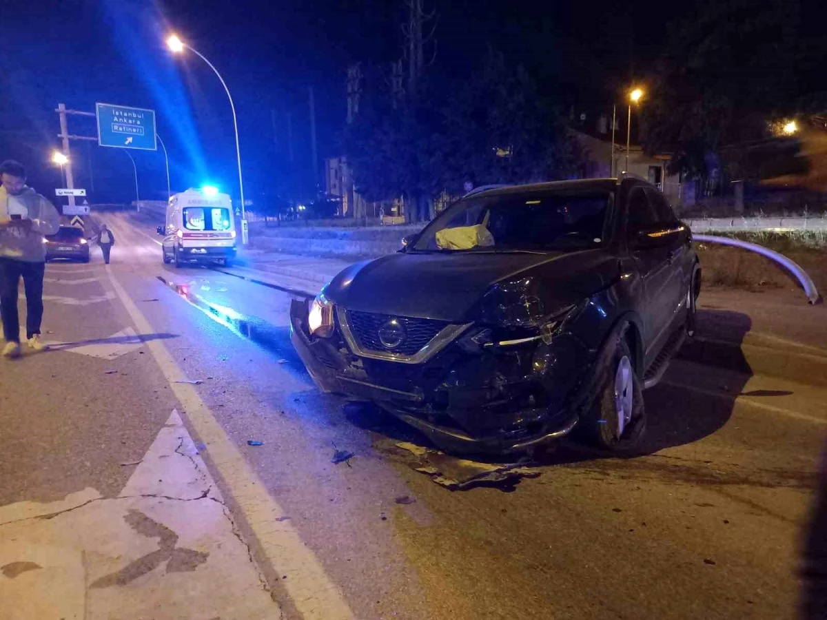 Kocaeli\'de Otomobil Kazası: 4 Yaralı