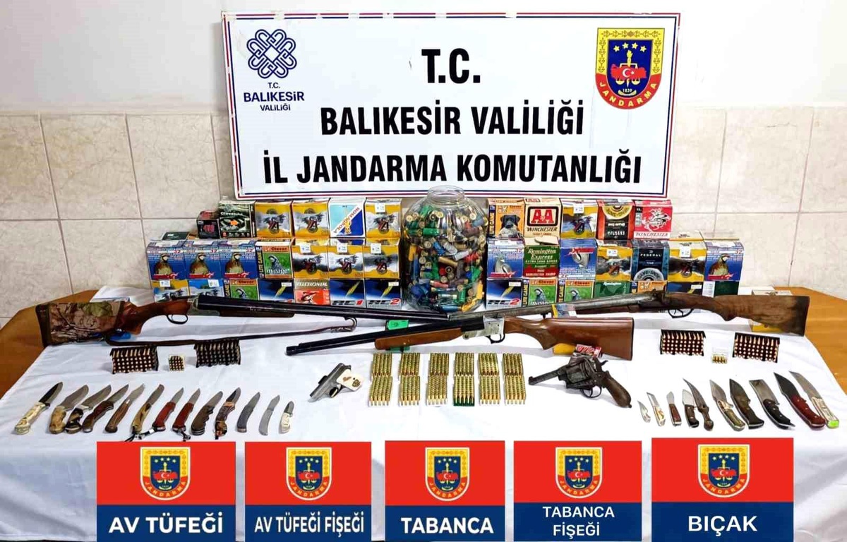 Jandarma, silah ve mühimmat ticareti yapan örgüte operasyon düzenledi