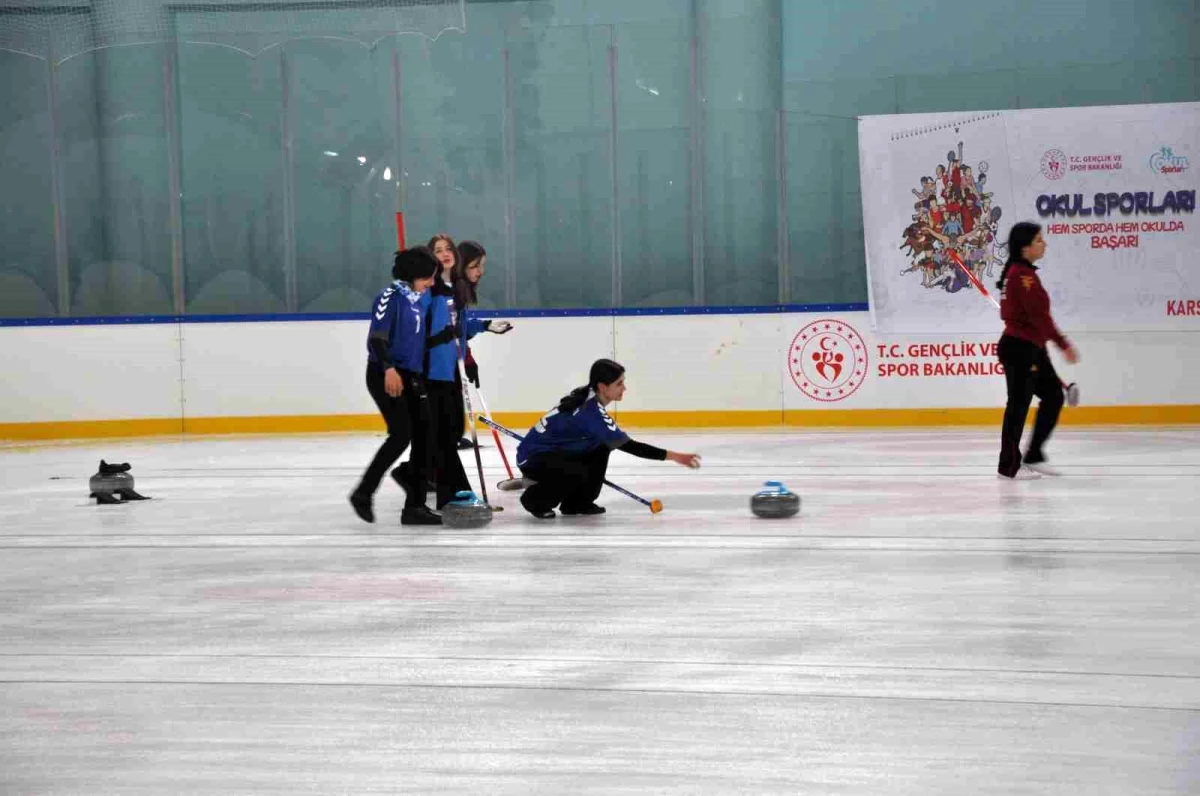 Okul Sporları Gençler Curling Türkiye Şampiyonası Kars\'ta başladı