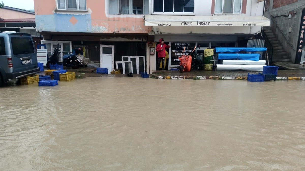 Kastamonu\'da Kuvvetli Sağanak Hayatı Olumsuz Etkiledi