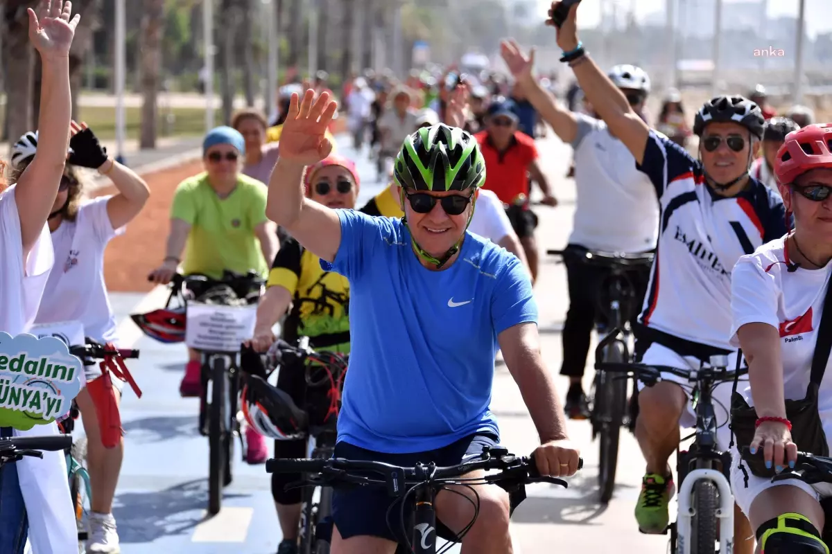 Mersin Büyükşehir Belediye Başkanı Vahap Seçer, Dünya Bisiklet Günü\'nde \'Pedallıyoruz\' etkinliğine katıldı