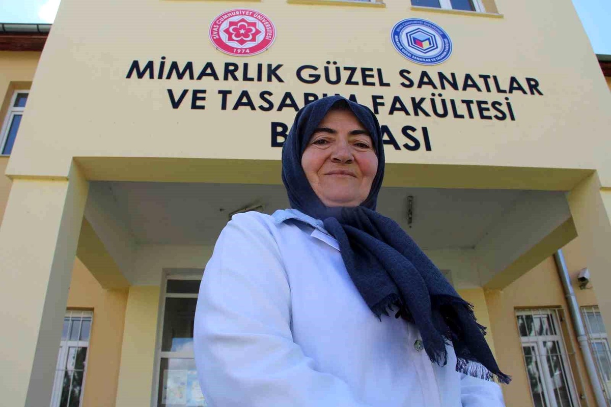 66 Yaşındaki Ayşe Hasbek Üniversite Okuyor