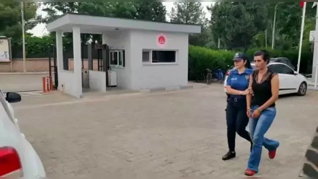 Polisin ipten aldığı kadın uyuşturucudan tutuklandı Polisin ipten aldığı kadın uyuşturucudan tutuklandı