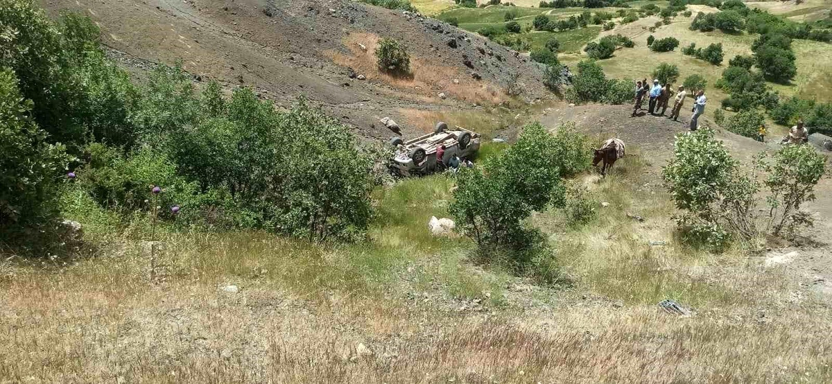 Siirt\'te Kamyonet Takla Attı, Sürücü Yara Almadan Atlattı