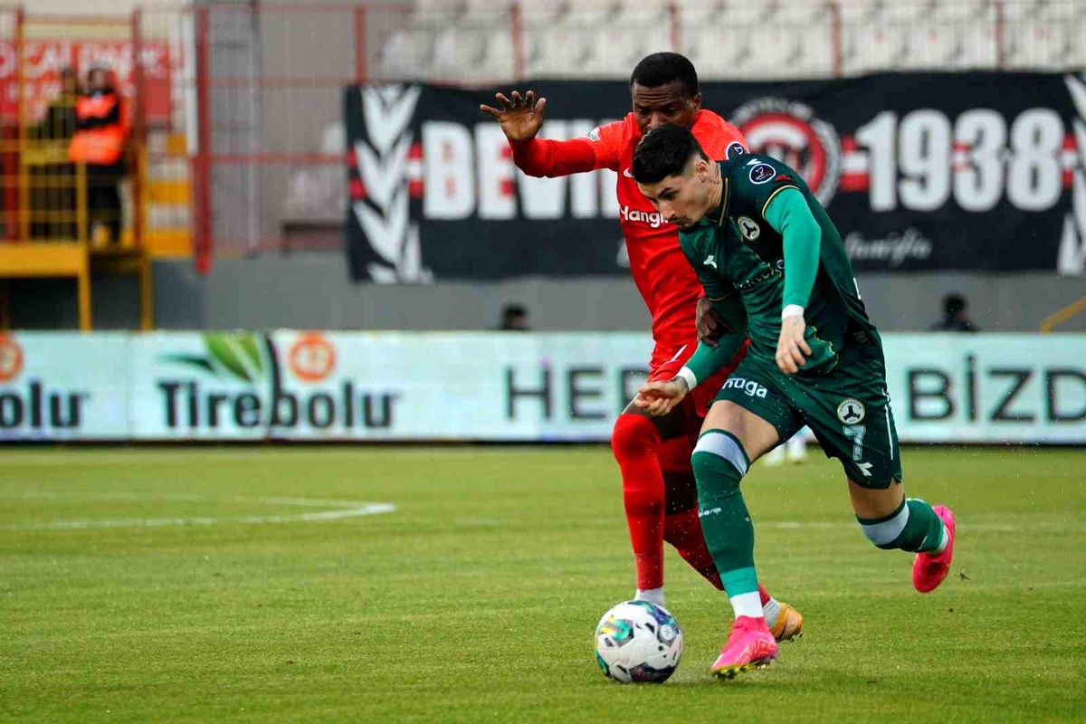 Ümraniyespor - Giresunspor Maçı Devam Ediyor