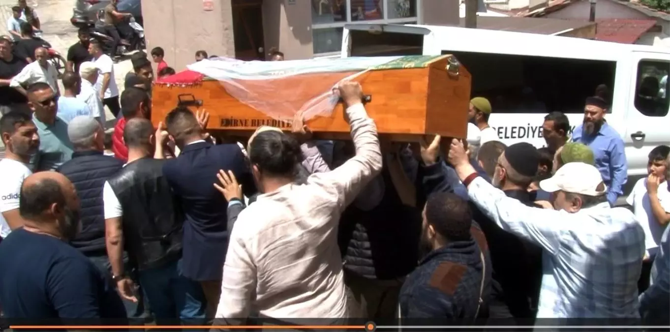 Edirne\'de tüfekle vurulan genç kız gözyaşları içinde toprağa verildi