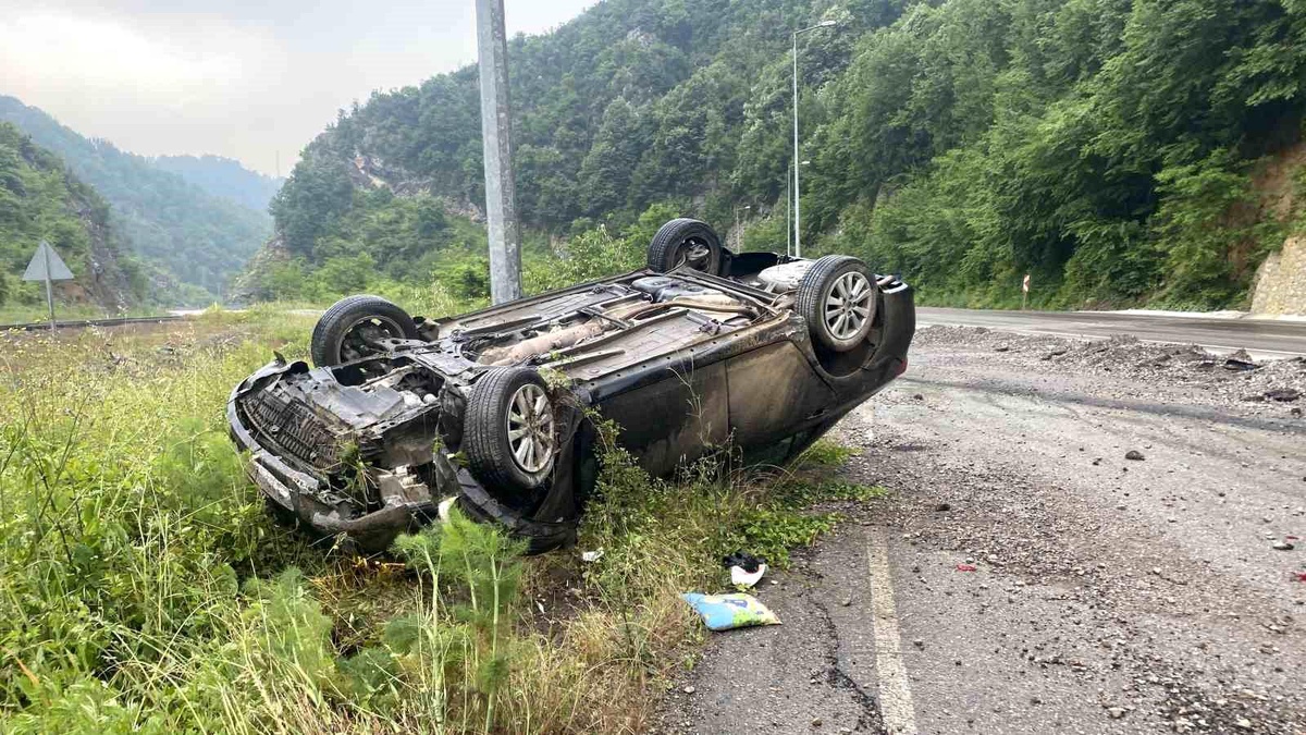 Zonguldak-Ankara Karayolunda Yoldan Çıkan Otomobil Taklalar Attı: 1 Yaralı