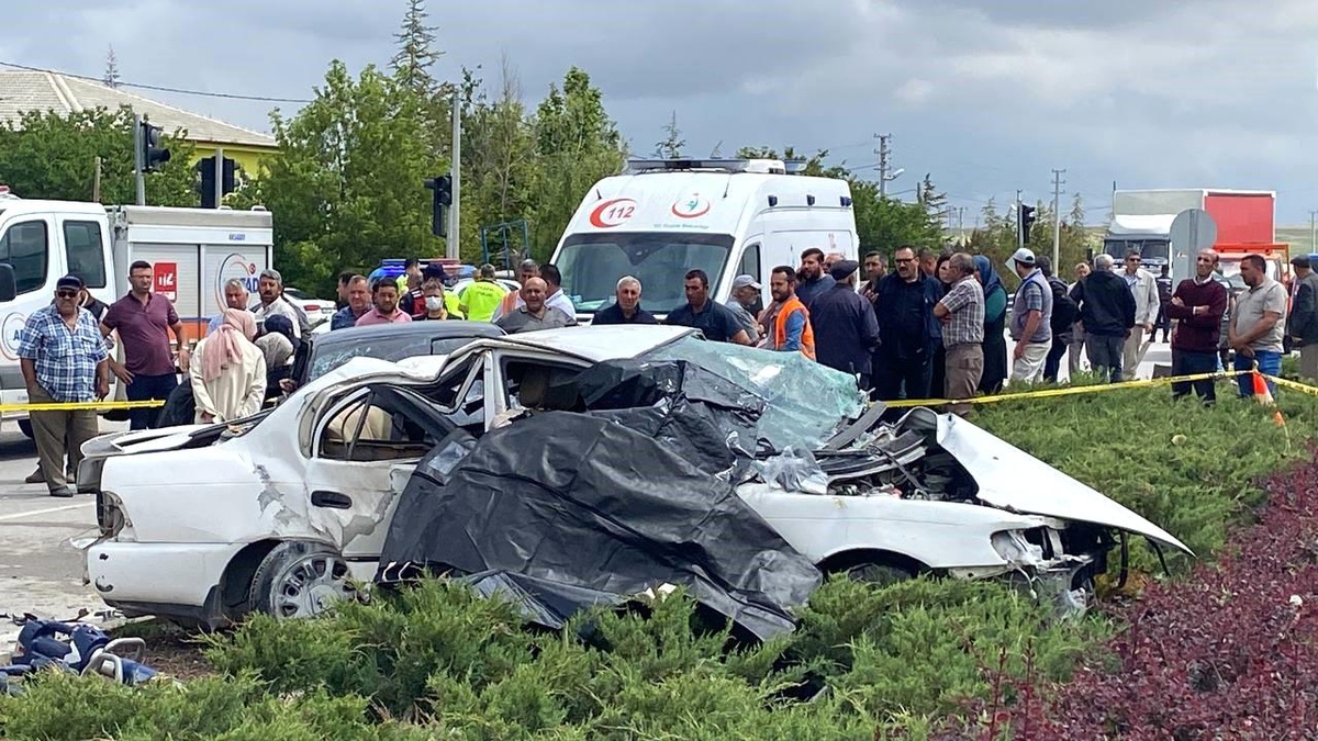 Aksaray\'da Trafik Kazası: 3 Ölü, 2 Ağır Yaralı