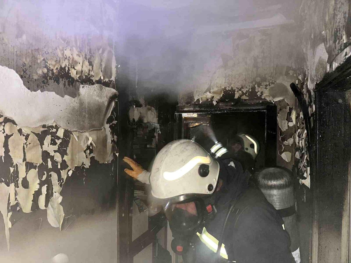 Apartman dairesinde korkutan yangın