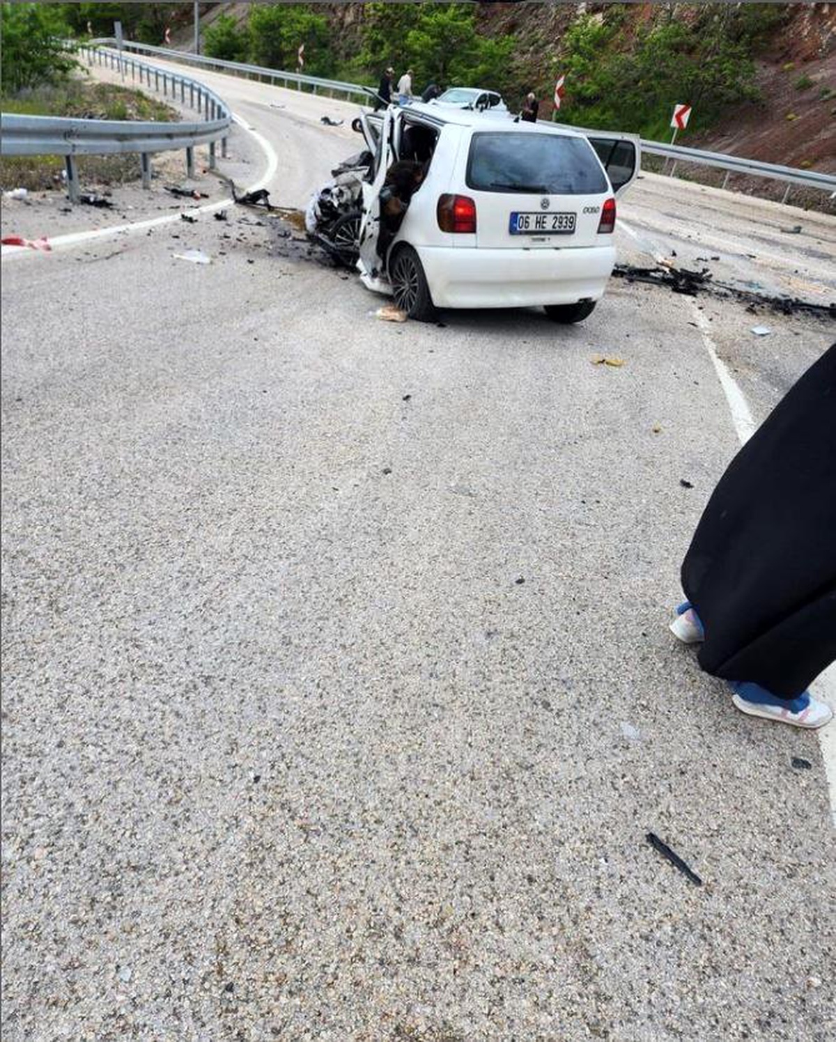 Ankara\'da kafa kafaya çarpışan iki otomobilde 3 kişi hayatını kaybetti