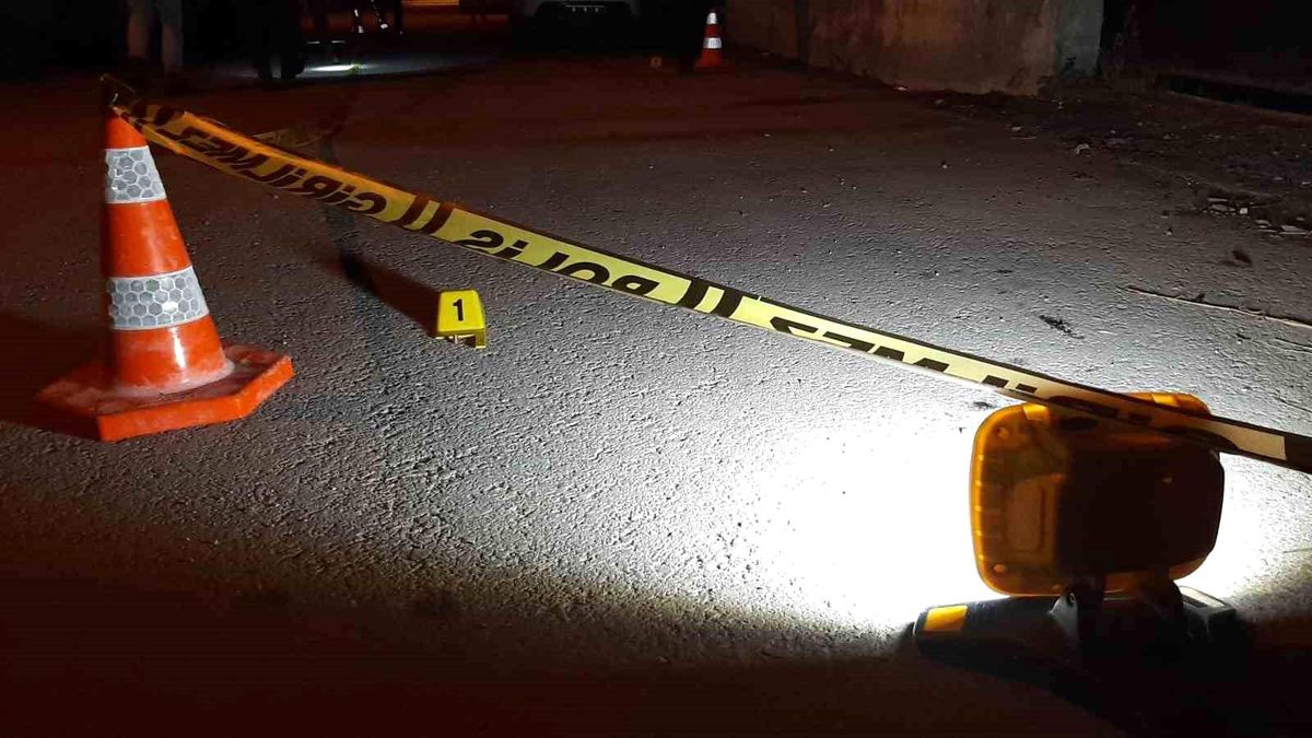 Sakarya\'da Silahlı Kavga: İki Grup Birbirine Ateş Açtı