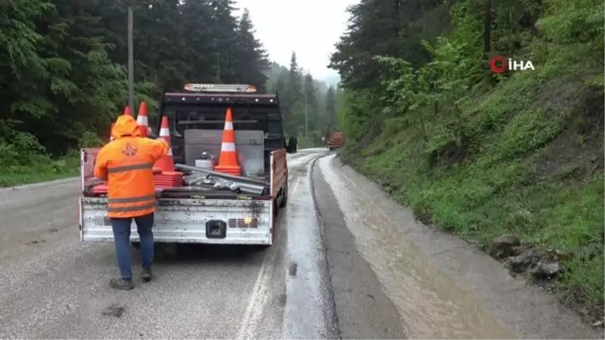 Bolu\'da Dereler Taştı: Yollarda Göçükler Meydana Geldi