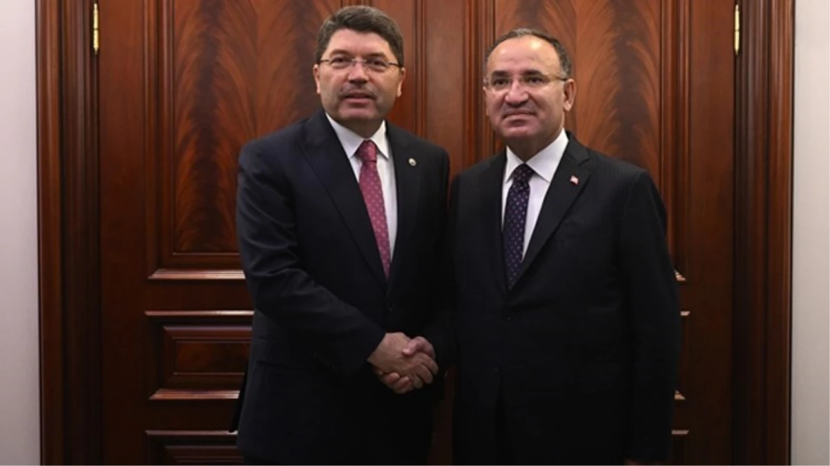 Bozdağ\'dan görevi devralan yeni Adalet Bakanı Yılmaz Tunç\'tan yeni anayasa sinyali